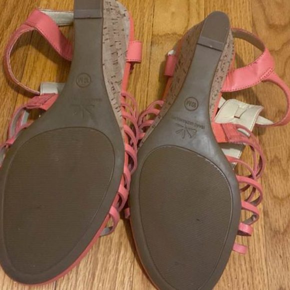 Like new! Isaac Mizrahi sz 10 leather sandals - Picture 2 of 3